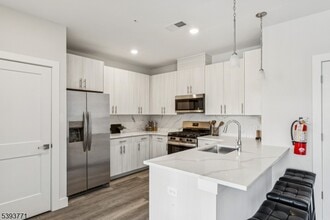 140 W Webster Ave in Roselle Park, NJ - Building Photo - Building Photo