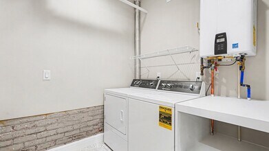 119 S Main St, Unit B in Chelsea, MI - Foto de edificio - Building Photo