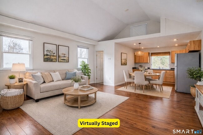 92 Whisconier Rd in Brookfield, CT - Building Photo - Building Photo