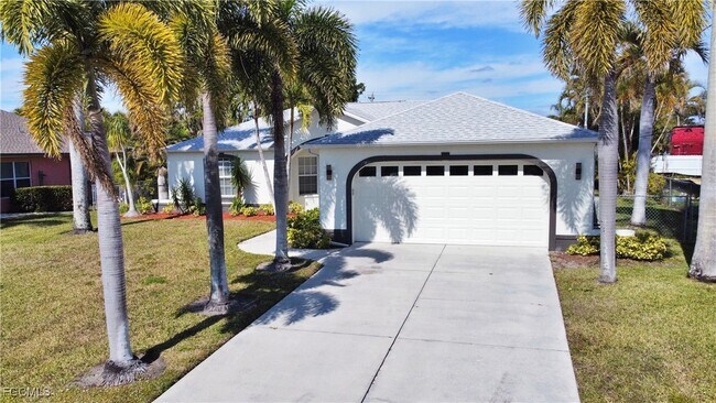2215 SE 9th Terrace in Cape Coral, FL - Foto de edificio - Building Photo