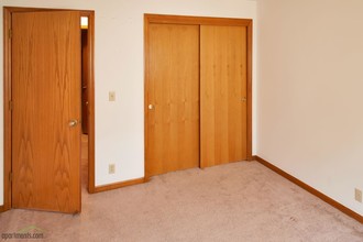 Grover Hill - Spring Park - Arbor Place in Omaha, NE - Building Photo - Interior Photo