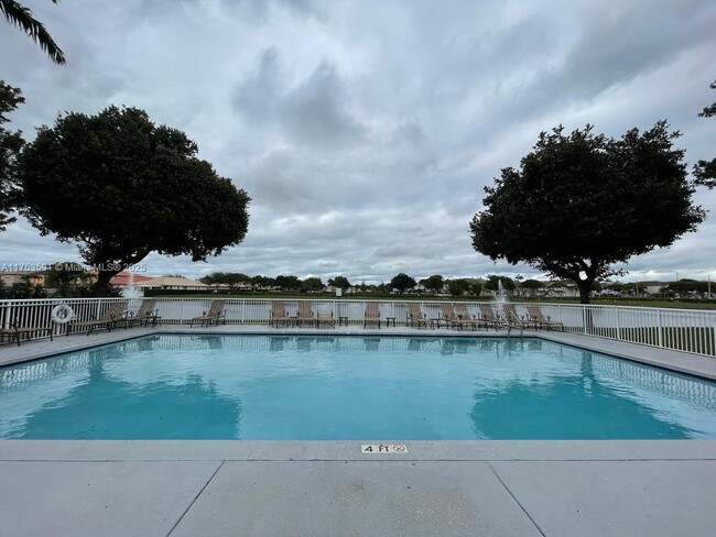 11002 NW 83rd St in Doral, FL - Building Photo - Building Photo