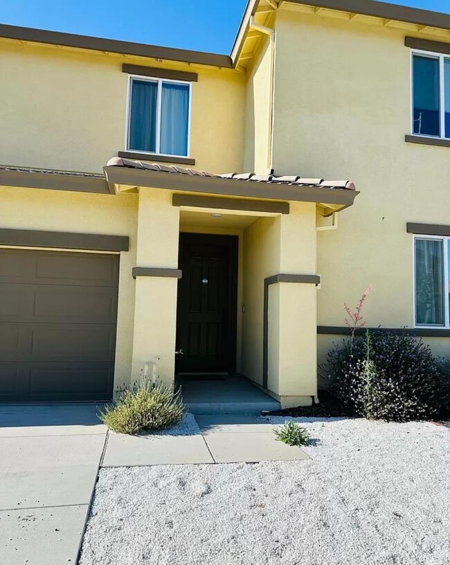 2030 Rosewood Dr in Hollister, CA - Building Photo - Building Photo
