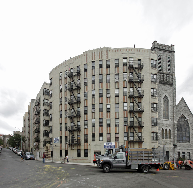 Tremont Towers in Bronx, NY - Building Photo