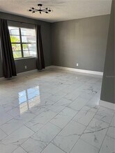 9125 Tudor Dr in Tampa, FL - Building Photo - Building Photo