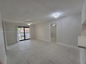 9728 Hammocks Blvd in Miami, FL - Building Photo - Building Photo