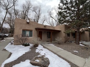 404 A Dolan St in Taos, NM - Building Photo - Building Photo