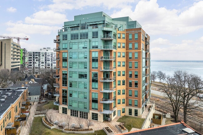 Nolen Shore Condominiums in Madison, WI - Foto de edificio - Building Photo