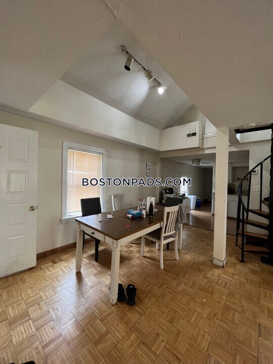 27 Liberty St-Unit -1 in Waltham, MA - Building Photo