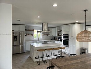 8921 SW 48th St in Miami, FL - Building Photo - Building Photo