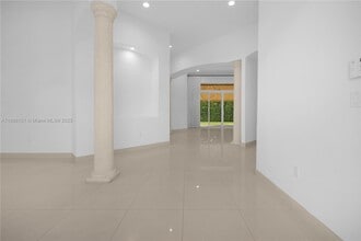 8464 SW 138th St in Palmetto Bay, FL - Building Photo - Building Photo