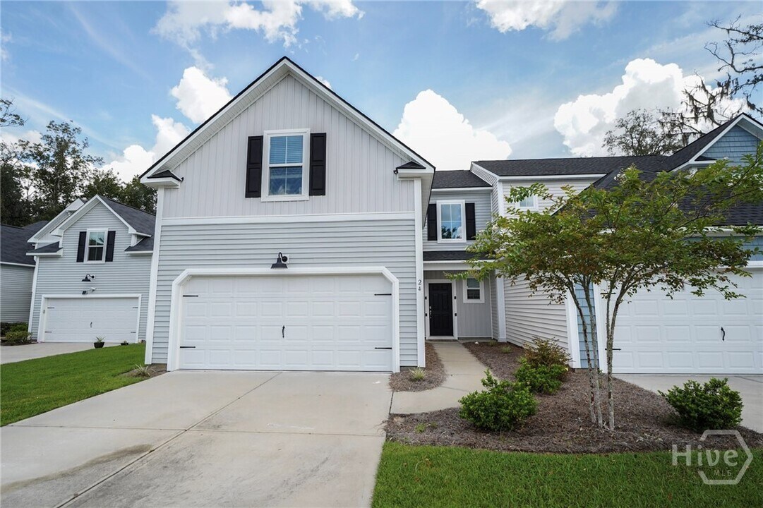 24 Crown Ct in Richmond Hill, GA - Building Photo