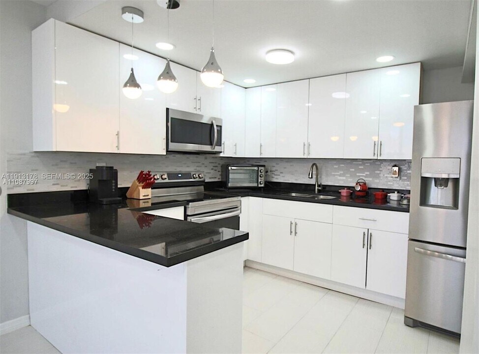 3865 W 9th Ave in Hialeah, FL - Foto de edificio