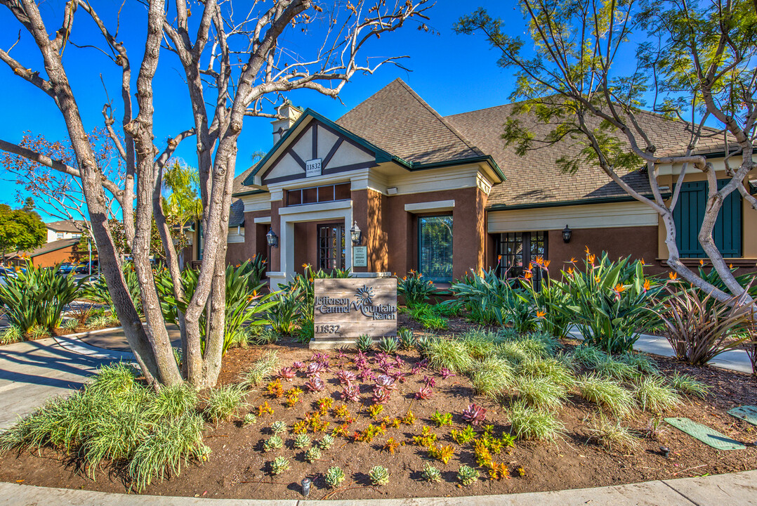 Jefferson at Carmel Mountain Ranch in San Diego, CA - Foto de edificio