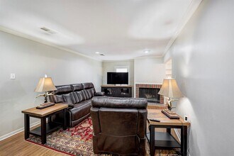 6015 Valley Forge Dr in Houston, TX - Building Photo - Building Photo
