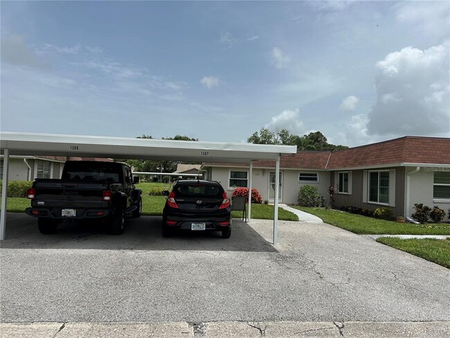 1359 Glendale Cir W in Sarasota, FL - Foto de edificio - Building Photo