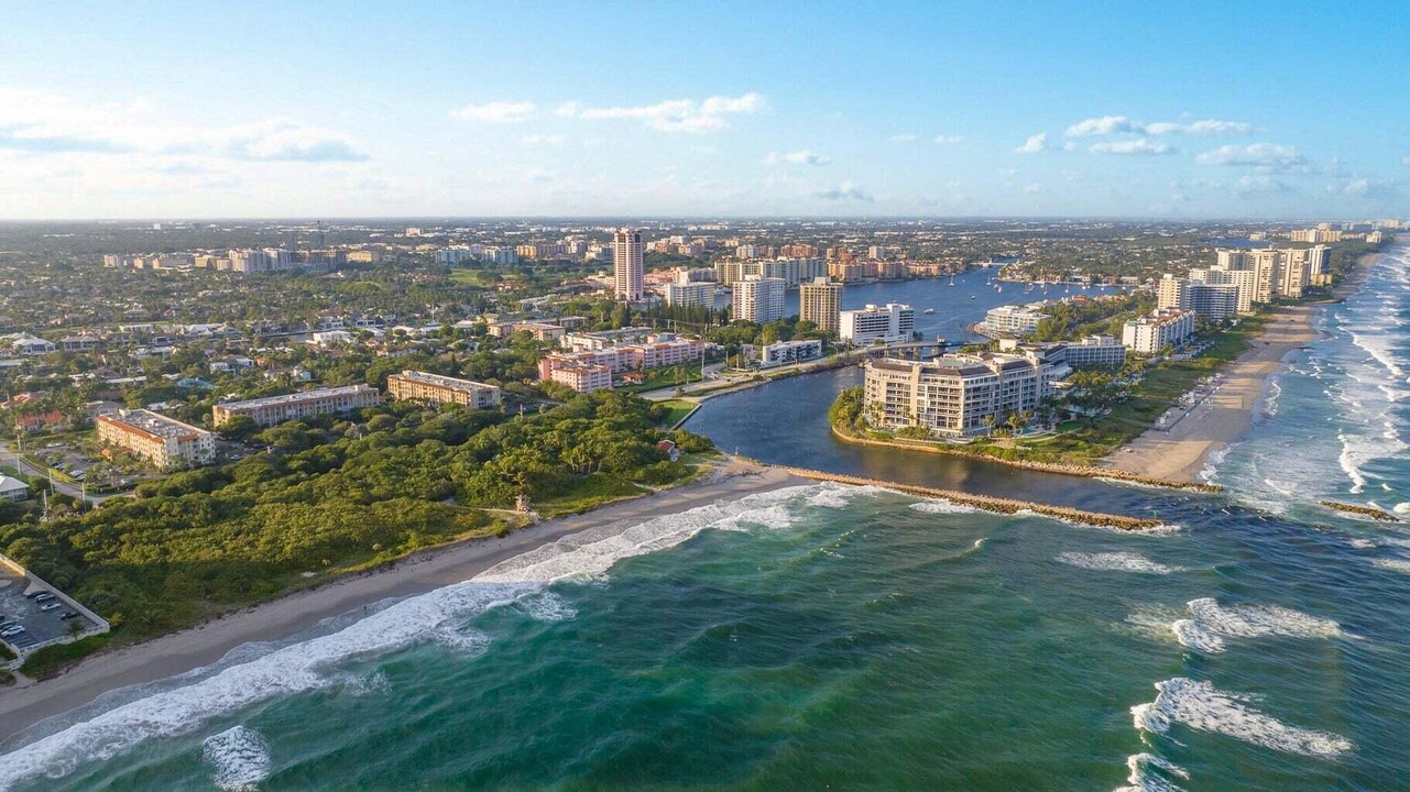 1111 S Ocean Blvd in Boca Raton, FL - Building Photo