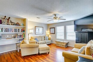 820 Sandollar in Port Bolivar, TX - Building Photo