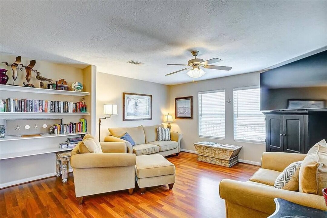 820 Sandollar in Port Bolivar, TX - Foto de edificio