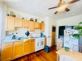 206 Hanover St, Unit 4 in Boston, MA - Building Photo