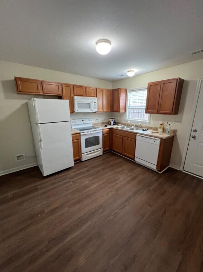 2037 Pony Farm Rd in Jacksonville, NC - Building Photo - Building Photo