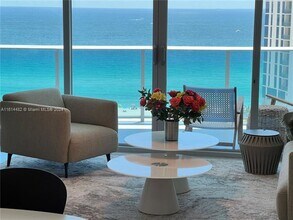 17550 Collins Ave in Sunny Isles Beach, FL - Foto de edificio - Building Photo