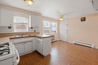 2650 W Touhy Ave in Chicago, IL - Building Photo - Building Photo