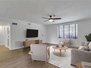 1174 Briarcliff Rd NE, Unit 1 in Atlanta, GA - Foto de edificio - Building Photo