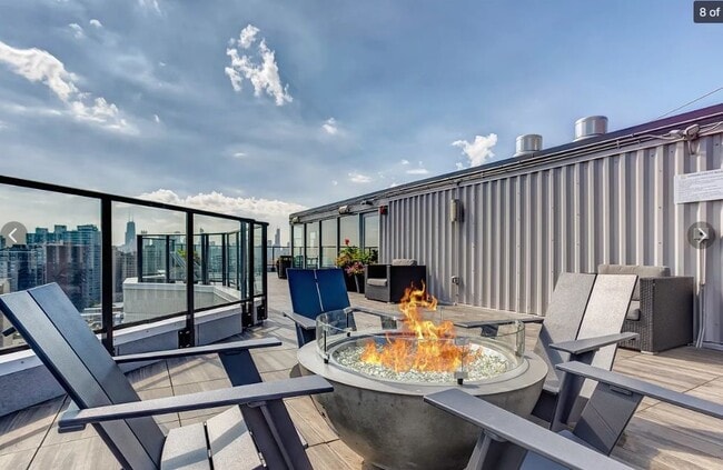 2555 N Clark St in Chicago, IL - Building Photo - Building Photo