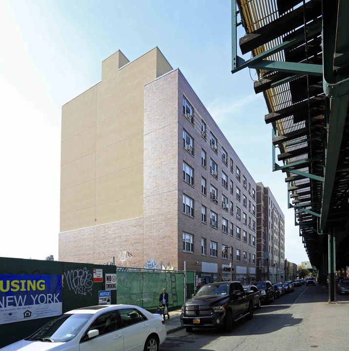 Park West in Bronx, NY - Building Photo