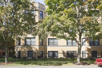 8100-8114 S Essex Ave Chicago, IL 60617 in Chicago, IL - Building Photo - Building Photo