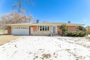 444 N Douglas Ave in Villa Park, IL - Building Photo