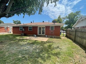 1117 W Woodlane Dr in Midwest City, OK - Building Photo - Building Photo