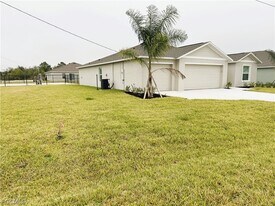 335 Parish Dr in Lehigh Acres, FL - Building Photo