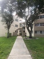 6155 NW 186th St in Hialeah, FL - Building Photo
