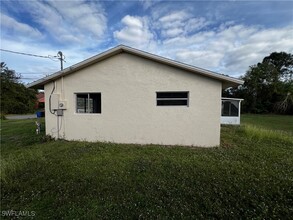 4305 2nd St SW in Lehigh Acres, FL - Building Photo - Building Photo