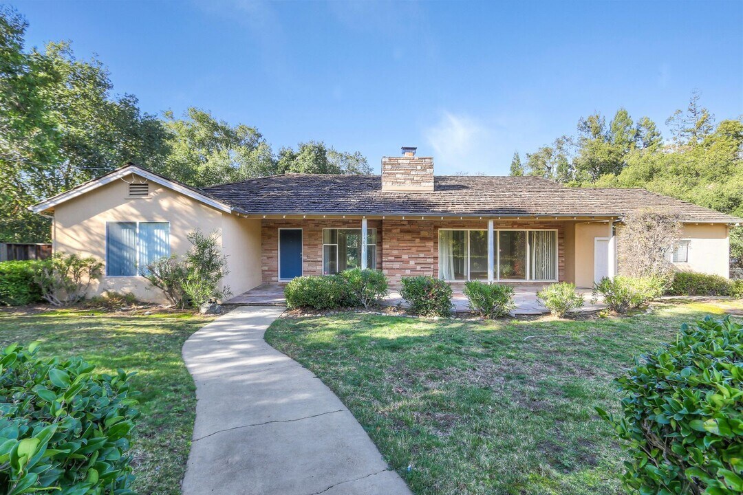 14691 Horseshoe Dr in Saratoga, CA - Building Photo