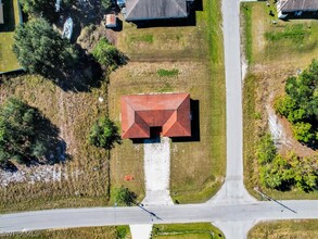 4461 26th St SW in Lehigh Acres, FL - Foto de edificio - Building Photo