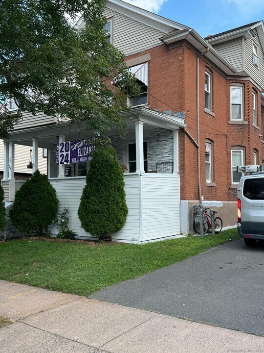 58-60 Fenwick St-Unit -2nd Floor in Hartford, CT - Building Photo