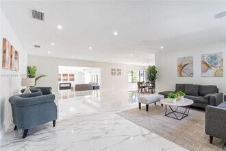 1600 Micanopy Ave in Miami, FL - Building Photo - Building Photo