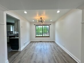 216 Seneca Trail in Bloomingdale, IL - Building Photo - Building Photo