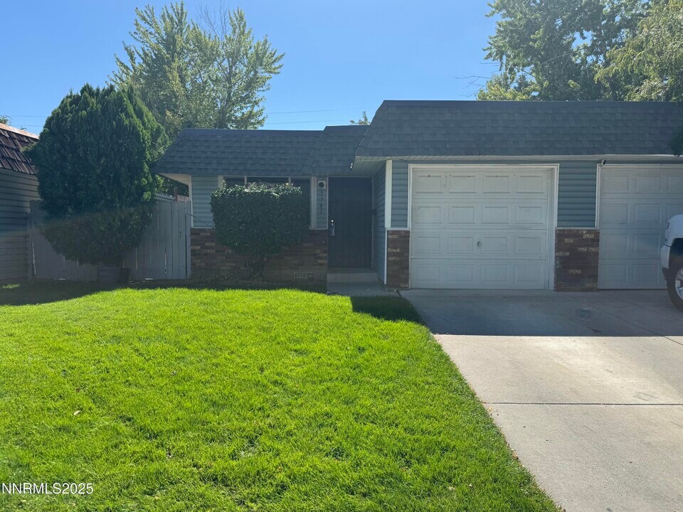 1741 Sue Way in Sparks, NV - Building Photo