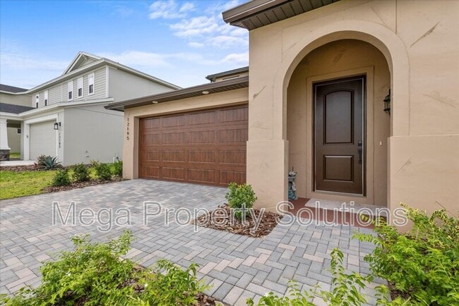 12195 Stirrup Dr in Dade City, FL - Building Photo - Building Photo