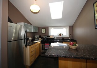 12 Playstead Rd in Boston, MA - Foto de edificio - Building Photo