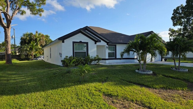 2650 SE Caladium Ave in Port St. Lucie, FL - Building Photo - Building Photo