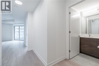 2501 Saw Whet Blvd. in Oakville, ON - Building Photo - Building Photo