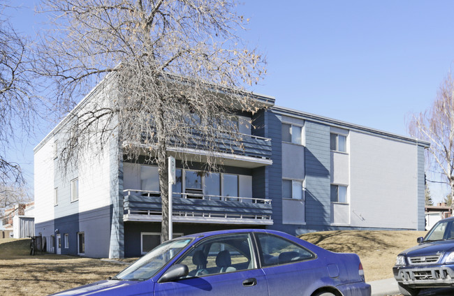 2919 Unwin Rd NW in Calgary, AB - Building Photo - Building Photo