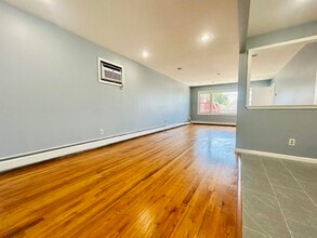 648 Liberty Ave in Jersey City, NJ - Building Photo - Building Photo