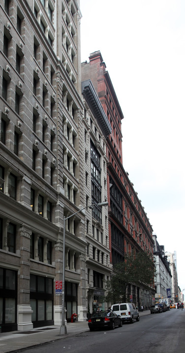 40-42 E 19th St in New York, NY - Building Photo