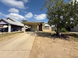 4320 Revolution Rd in Laredo, TX - Building Photo